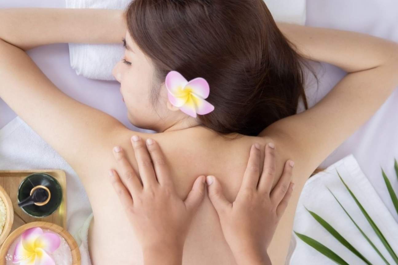 3-2. Corso di cura intensiva all'aroma (100 min): Questo corso di massaggio allevia la tensione e il dolore muscolare. La tabella personalizzata del corpo di Myeongdong Beauty identifica e tratta le aree di affaticamento accumulato, garantendo un trattame